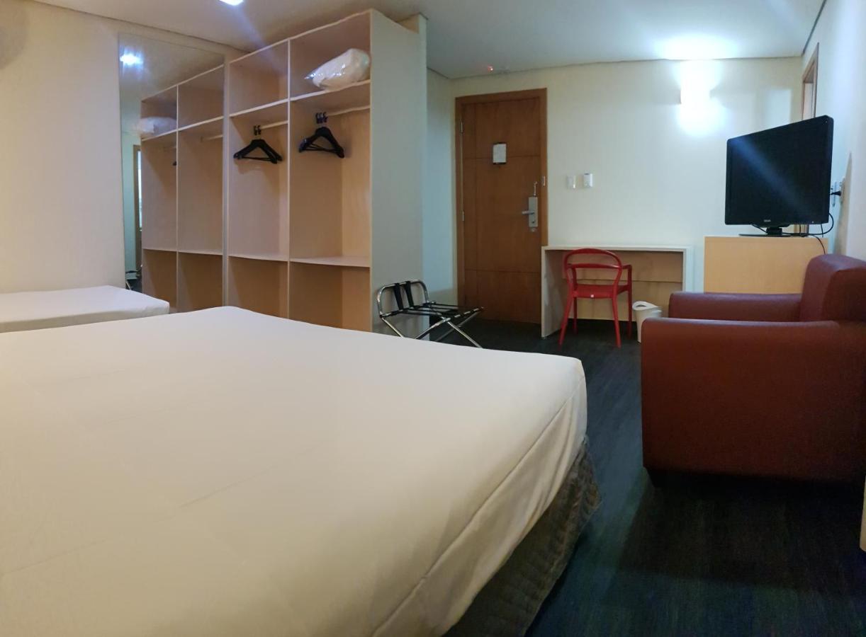 Готель Ibis Styles Belem Batista Campos Екстер'єр фото